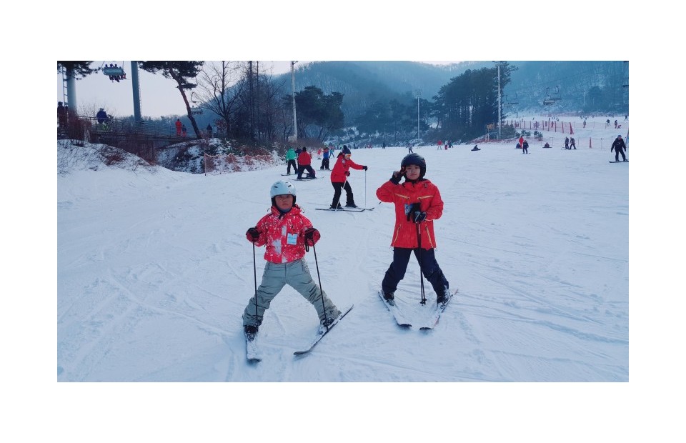 지산리조트 어린이스키강습, 형제가 함께 익힌 체중 이동과 안정적인 턴